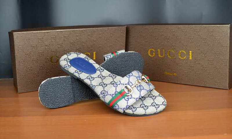Gucci Slippers Woman--209